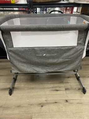 Baby Delight Beside Me Dreamer Bassinet & Bedside Sleeper